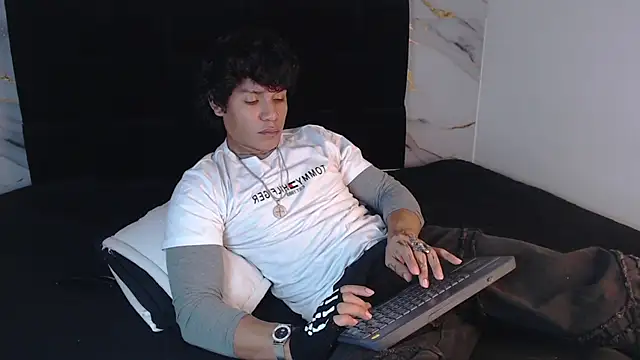 MaximilianRoth 在線直播表演