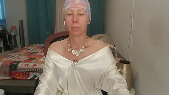 LuxuryNika live XXX chat