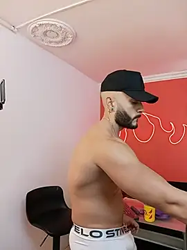 צ'אט XXX בשידור חי של Mike_savage3