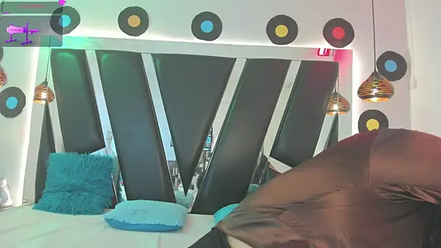antonelllepiercee Adlı Modelin Canlı XXX Sohbeti