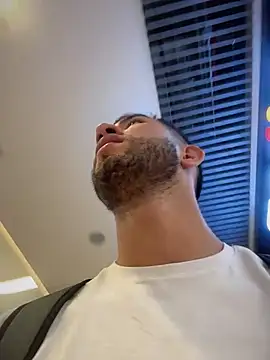 liam_bronw: απευθείας συνομιλία ΧΧΧ