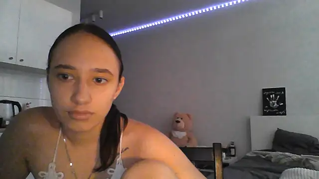 Show modela DarkMirel na web-kameri