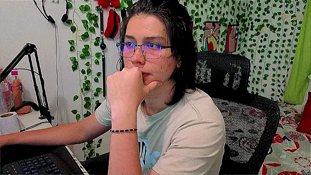 Andy_gray live XXX chat