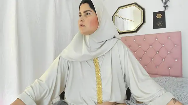 AishaAmin_ Adlı Modelin Canlı XXX Sohbeti