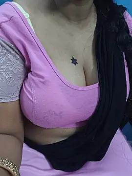 Chat +18 de Tamil_Vennila_ ao vivo