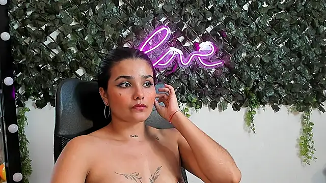 DestinyHills' Live XXX Chat