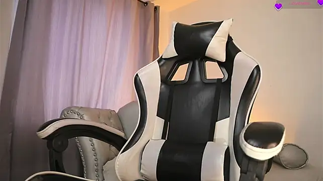 Czat XXX na żywo – Velvet_Raze