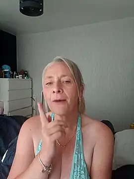 BellaUkCurvy Webcamshow