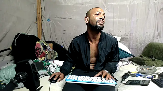 CamodickのライブXXXチャット
