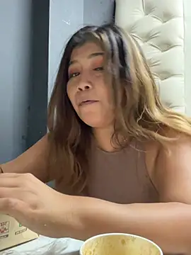 LyraMilano Chat XXX live