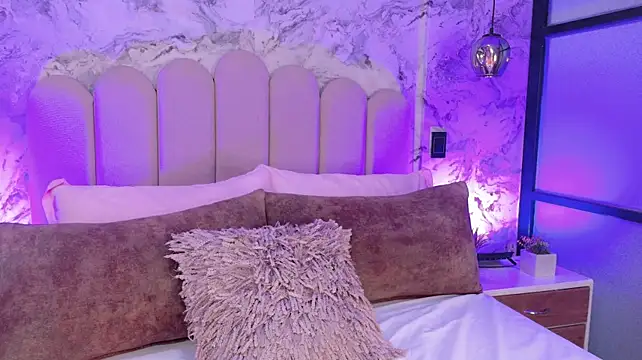 Chat +18 de SarahyAmada ao vivo