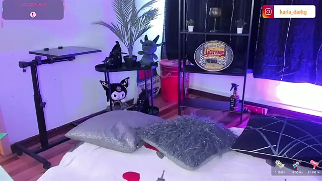 dark-kalr Show in webcam