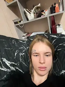 LeinaWoluers Chat XXX live