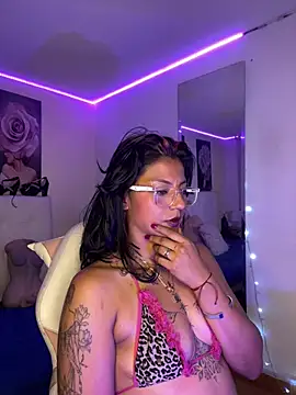 צ'אט XXX בשידור חי של SamathaMay