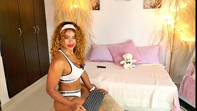 Chat +18 de SarahCinnamon- ao vivo