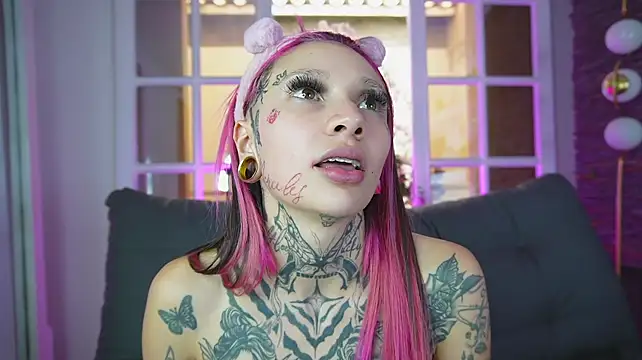 Chat +18 de miss___angel ao vivo