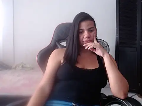 Adriana_0312 Adlı Modelin Canlı XXX Sohbeti