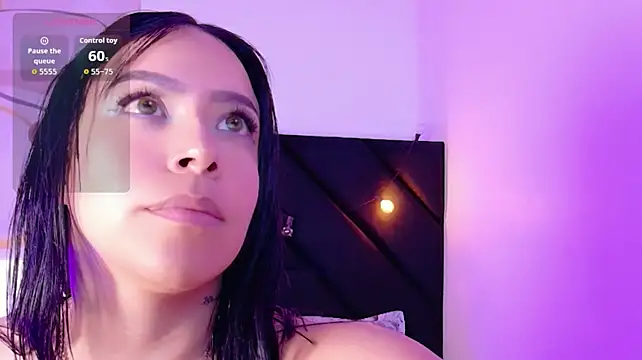 Chat +18 de littleebluee ao vivo