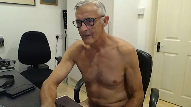 nakedcarpenteruk Chat XXX live