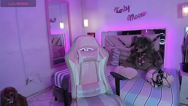 Karly_moon élő XXX-chatje