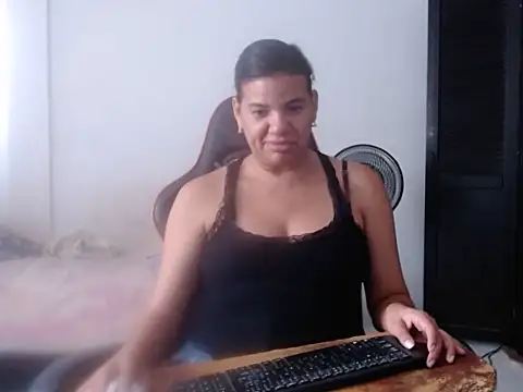 Adriana_0312 라이브 XXX 채팅