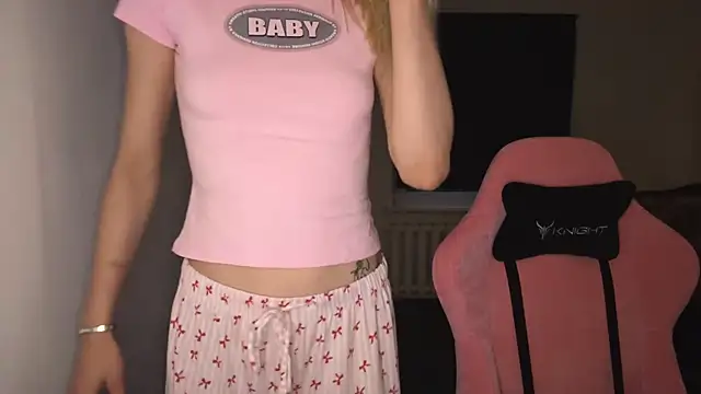 צ'אט XXX בשידור חי של neweva_