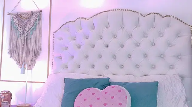 AriaStonne Adlı Modelin Canlı XXX Sohbeti