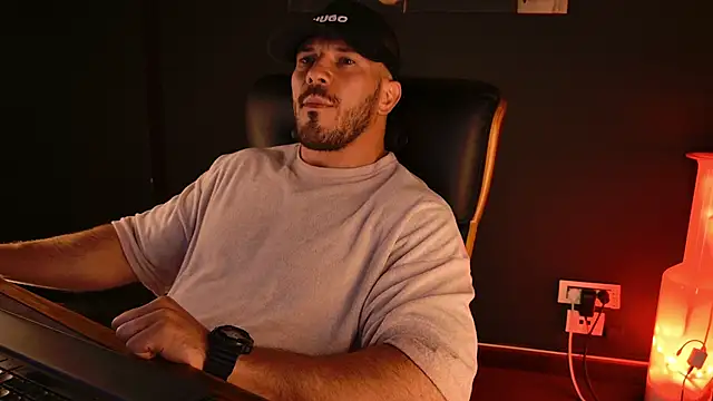 AngeloEric Chat XXX live