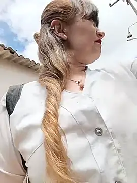 tata_sanz_'s Webcam Show