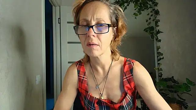 LioraWeiss' Live XXX Chat