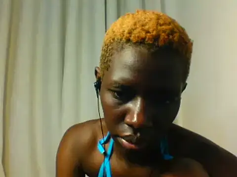 Goldy_petite – Naživo XXX chat