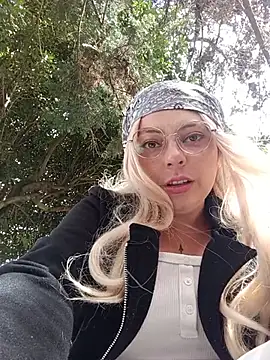 madelaine-'s Live XXX Chat