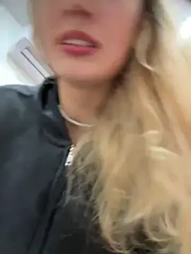 blonde_exe Adlı Modelin Web Kamerası Şovu