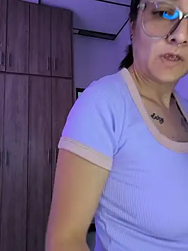 Coralinne__ Adlı Modelin Canlı XXX Sohbeti