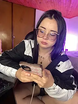 Chat +18 de Camila_cute18 ao vivo