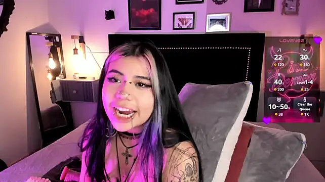 pinkk_deemon Adlı Modelin Canlı XXX Sohbeti