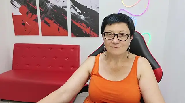 EmilyL0ve's Live XXX Chat