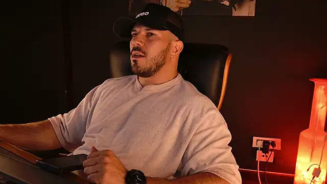AngeloEric Chat XXX live