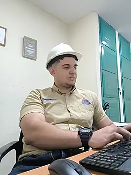 צ'אט XXX בשידור חי של Officeb0y