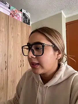 Chat +18 de Miabonnett_ ao vivo