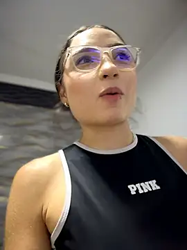 Chat +18 de Mia_Luxor ao vivo