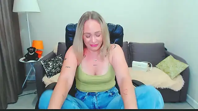 LiluMoon__ élő XXX-chatje