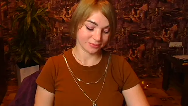 CuttieEmma Chat XXX in diretta