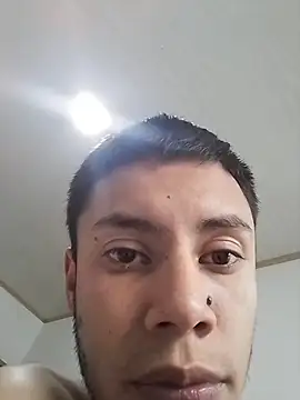 XXX chat uživo modela Roman_Ruiz
