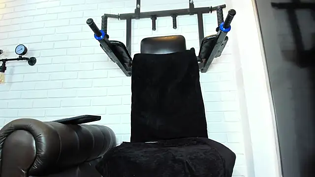 ItaloMoore's Live XXX Chat