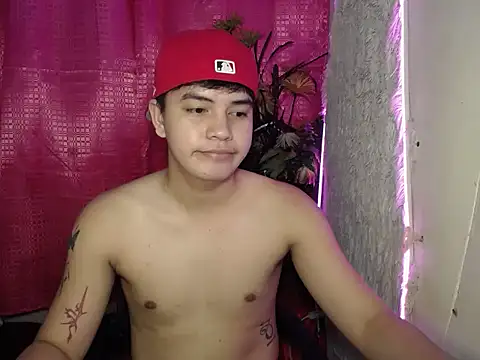 Show modela YourCutieBoy_Bigcum14 na web-kameri