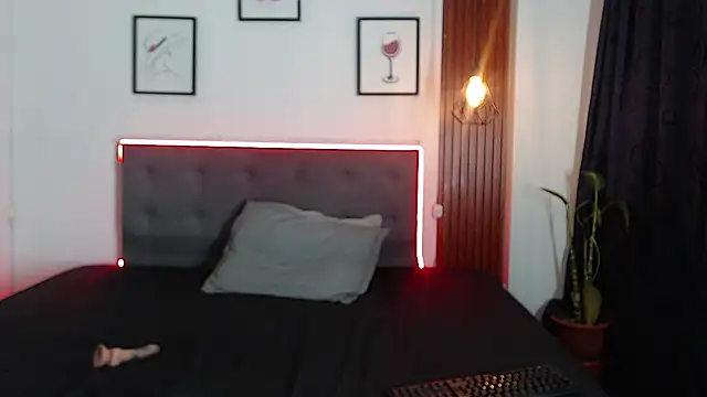Chat +18 de Cataleya_Laurent ao vivo