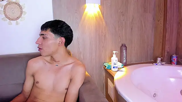 XXX chat uživo modela Ambar_a_Camilo