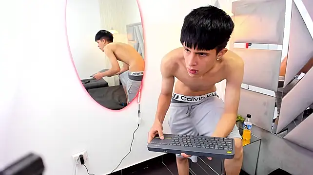 XXX chat uživo modela MikeHunteer