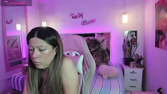 Chat XXX en directo de Karly_moon